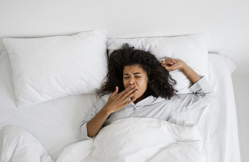 ما هو السبب وراء الاستيقاظ بطعم غريب في الفم؟