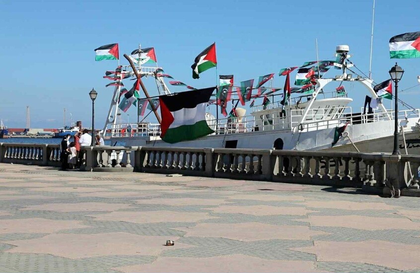 طائرات مسيّرة مجهولة تجبر سفينة "عمر المختار" على إعلان الطوارئ خلال إبحارها نحو غزة