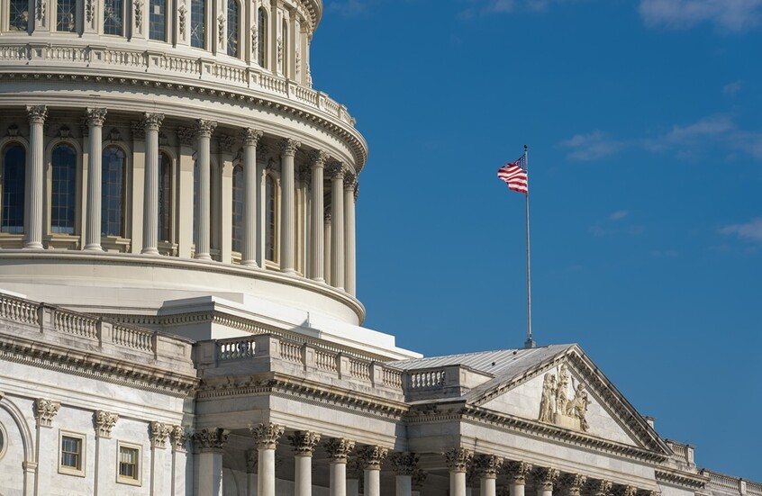 زعيم الأقلية في مجلس النواب الأمريكي يستبعد التوصل إلى اتفاق مع الحزب الجمهوري لتجنب الإغلاق الحكومي