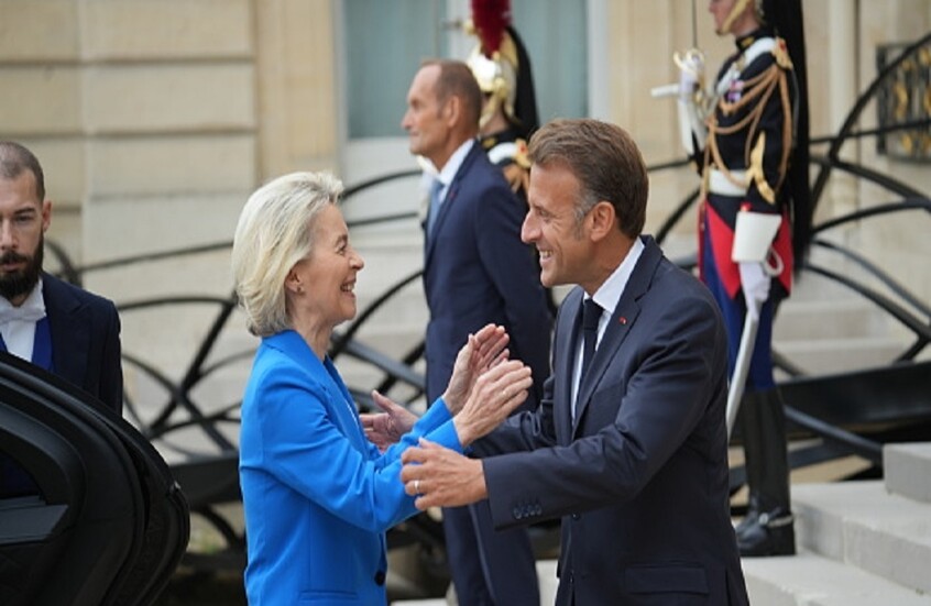 مراسلات مع ماكرون.. فون دير لاين في قلب فضيحة جديدة