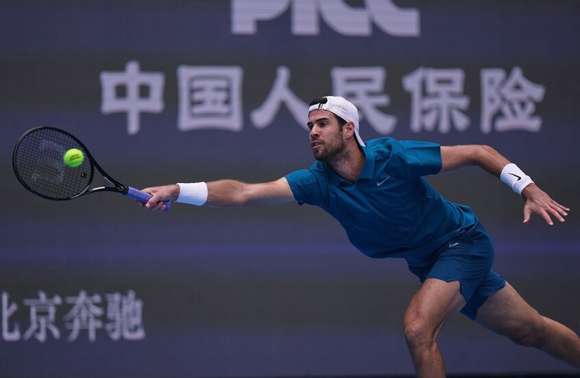 الروسي خاتشانوف يودع الصين مبكرا (فيديو)