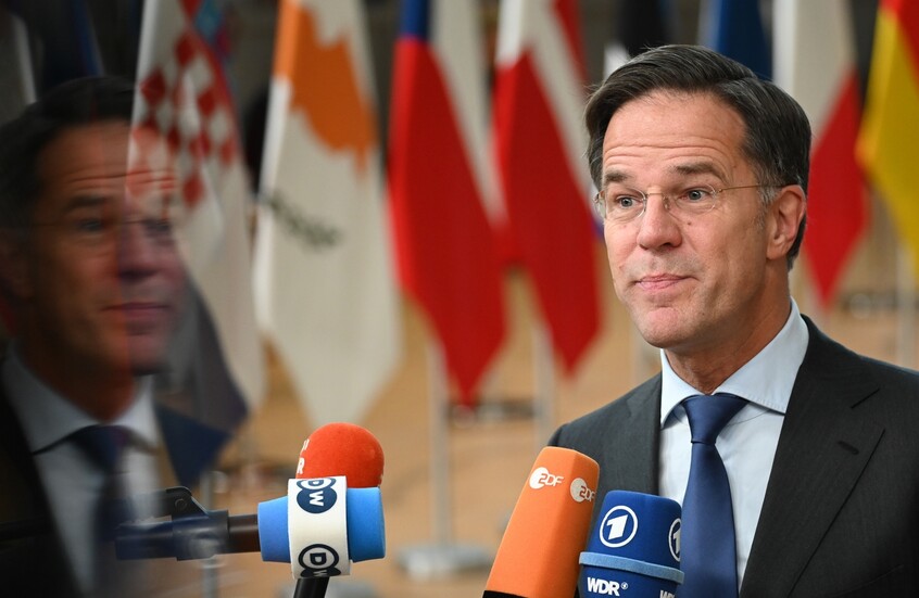 وسط تزايد الخسائر الأوكرانية.. صحفي إيرلندي يسأل أمين عام الناتو: من التالي؟