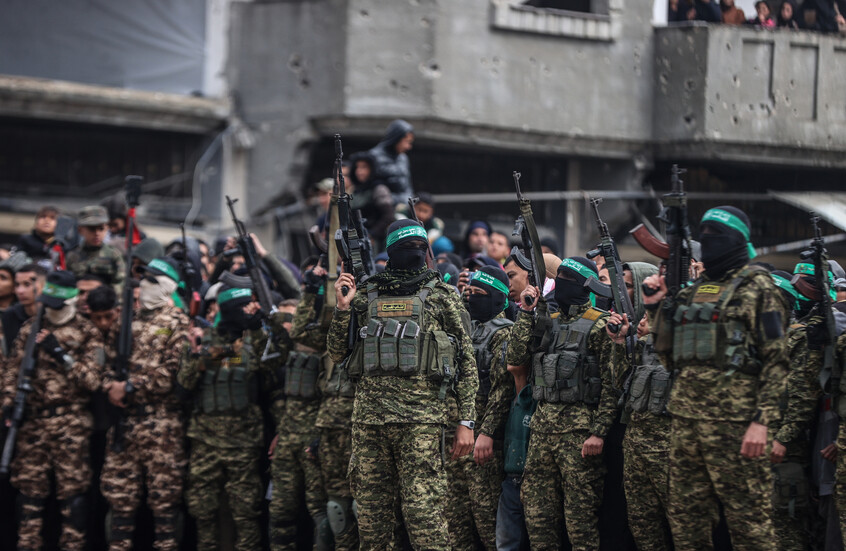 "حماس" ردا على محمود عباس: لا يمكن المساس بسلاح المقاومة ما دام الاحتلال جاثما على أرضنا