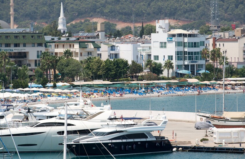 تركيا.. مصرع سائحة روسية صطدمها قارب سياحي (صور)