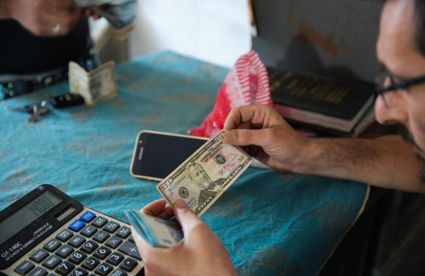 منحة سعودية قطرية لدعم الرواتب في سوريا