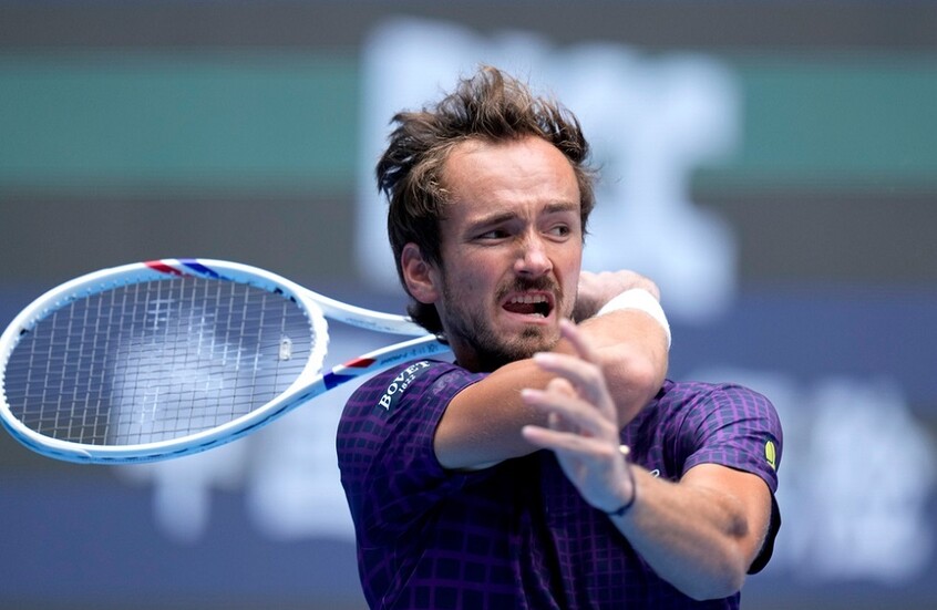 الروسي مدفيديف يواصل مشواره في الصين (فيديو)