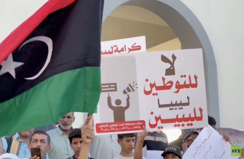 ليبيا.. تظاهرات حاشدة في طرابلس ومصراتة رفضا لمخططات "التوطين" والمحتجون يطالبون بترحيل المهاجرين