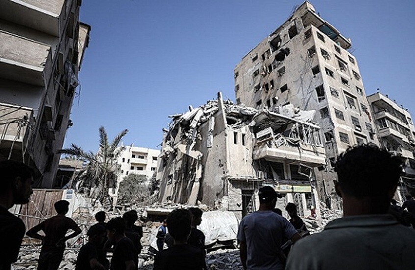 "رويترز" تقدم أدلة بصرية تناقض الرواية الإسرائيلية حول استهداف مستشفى ناصر في غزة