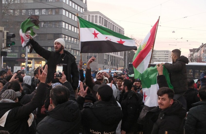 ألمانيا تعلن عن حملات لترحيل السوريين والأفغان بالتنسيق مع دمشق وكابل