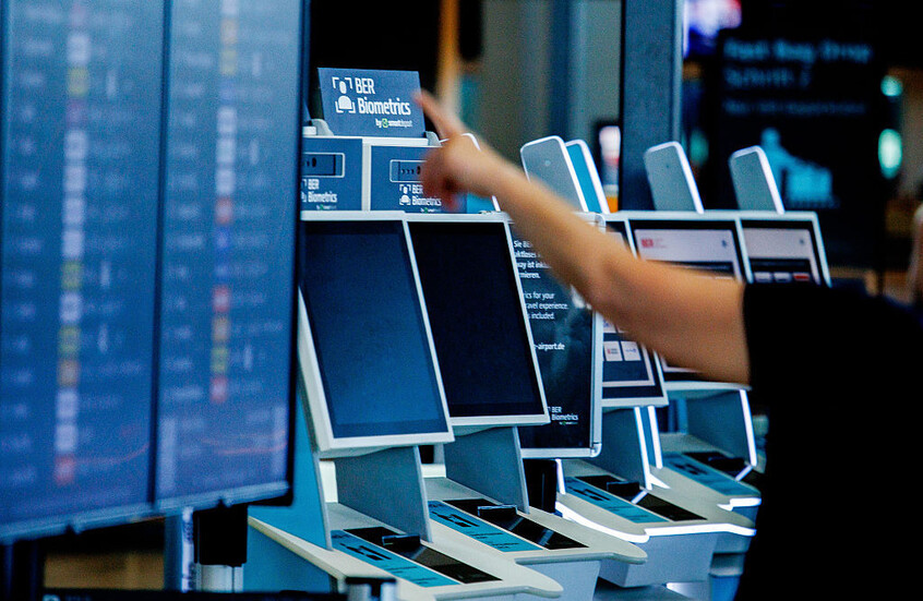 بعد أسبوع من المحاولات.. مطار برلين يفشل في استعادة نظامه المعطل إثر هجوم سيبراني