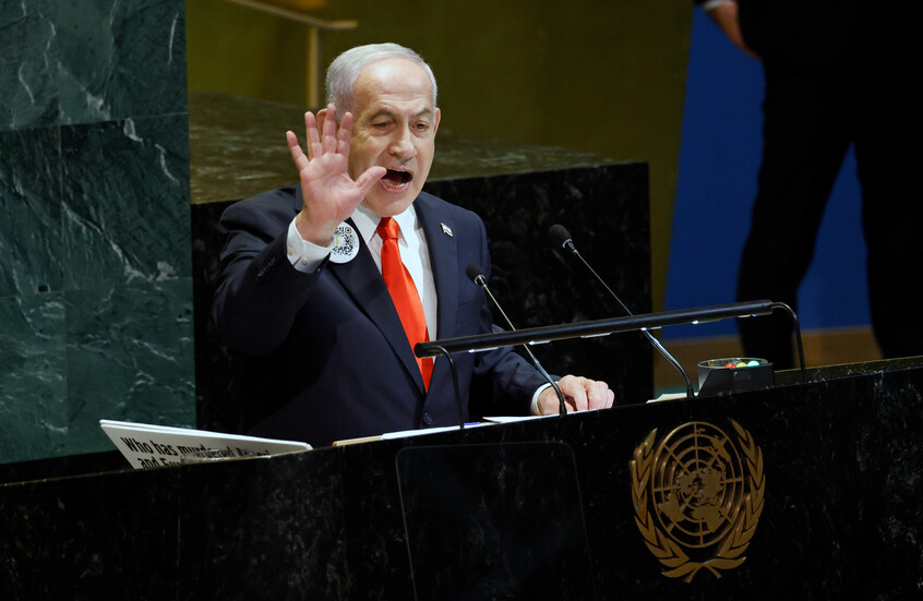 نتنياهو يسخر من  منتقدي زوجته سارة ويهاجم العرب