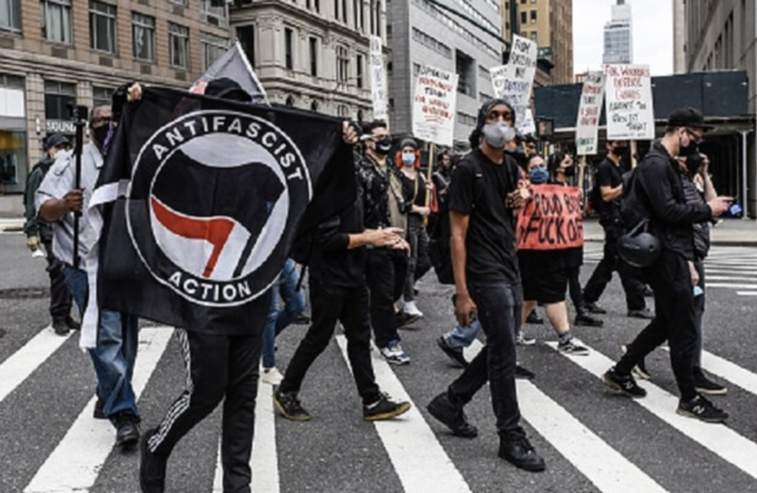 هنغاريا تصنف حركة "أنتيفا" اليسارية كمنظمة إرهابية بعد تصنيفها من قبل الولايات المتحدة