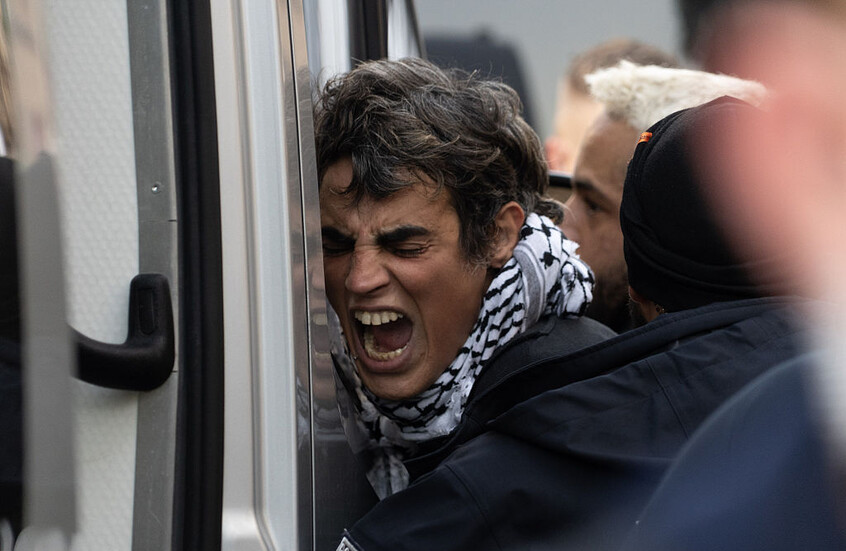 اعتقال عشرات الأشخاص خلال احتجاجات مؤيدة لفلسطين في برلين (فيديو)