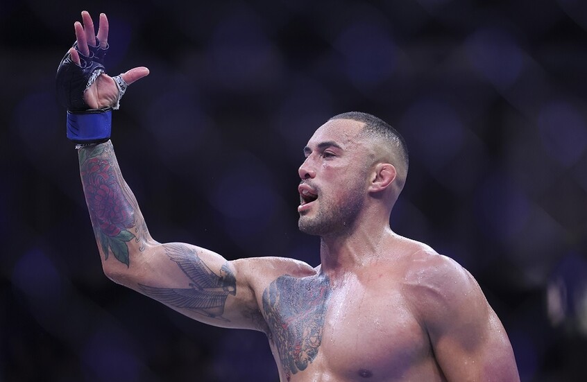 شاهد.. مقاتل نيوزيلندي يسقط خصمه بضربة قاضية قوية