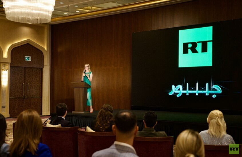 عرض برنامج قناة RT العربية "جسور: روسيا – العالم العربي" في دبي