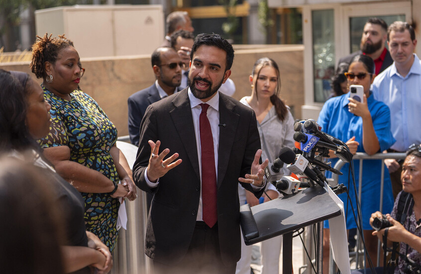 انتخابات عمدة نيويورك.. المرشح زهران معمداني المدعوم من شباب أمريكي معاد لإسرائيل يتلقى دفعة قوية