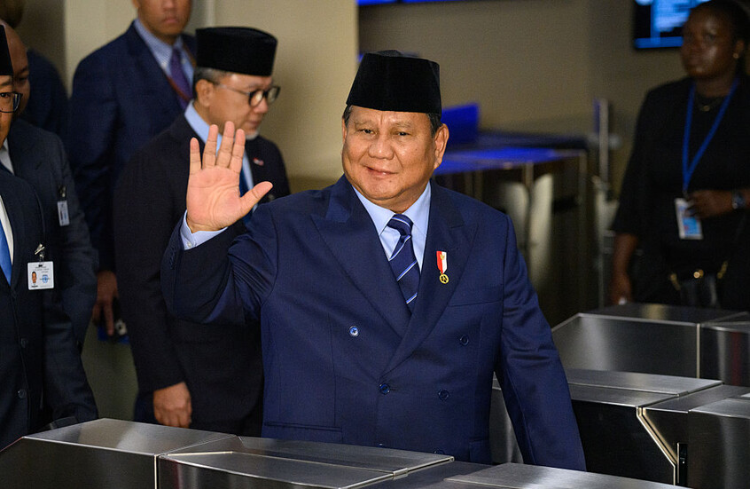 الرئيس الإندونيسي يدافع عن برنامج الوجبات المجانية بعد إصابة 6000 شخص بالتسمم الغذائي