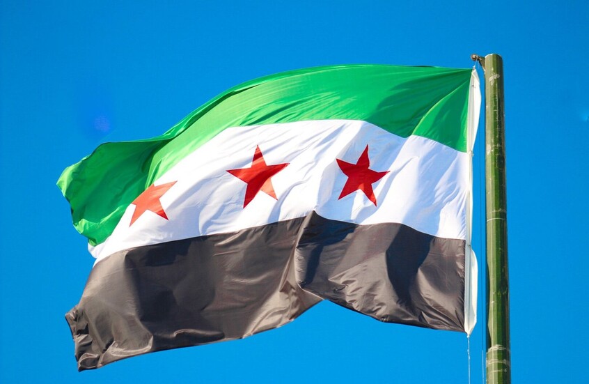 علم سوريا في العاصمة دمشق (أرشيفية). 