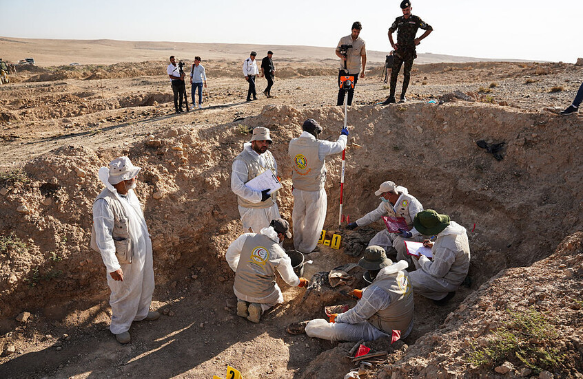 العراق.. فتح مقبرة جماعية لضحايا "داعش" شمالي نينوى