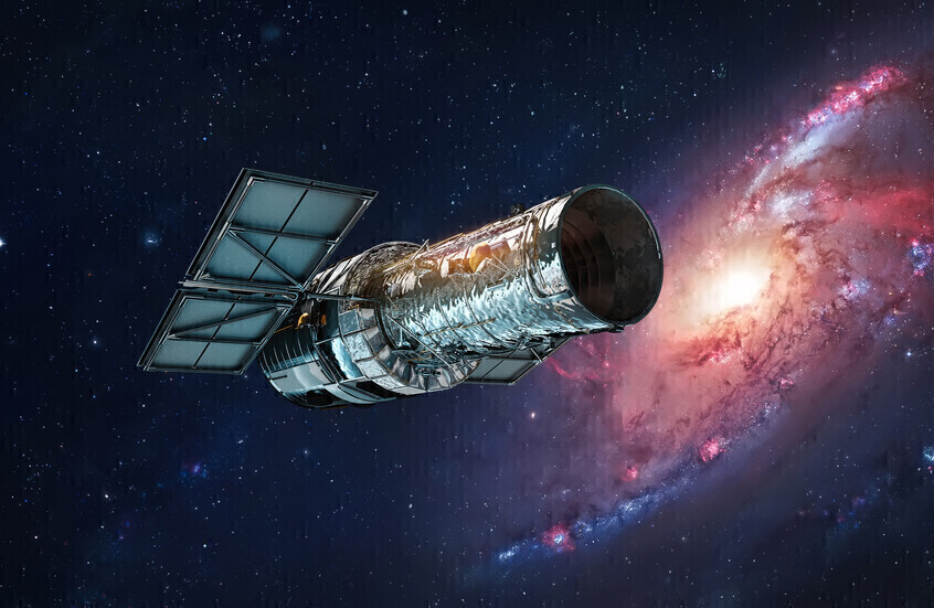 لغز كوني.. مجرة غامضة تتحدى التصنيفات الفلكية في صورة جديدة لهابل