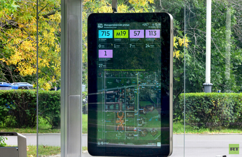 التقنيات الحديثة في موسكو: شاشات ذكية على محطات الحافلات وبيانات الإشارات المرورية في الملاحة