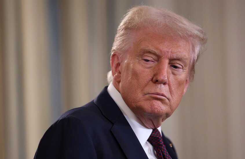 ترامب يسخر من تشاك شومر وحكيم جيفريز بفيديو ذكاء اصطناعي بعد فشل اجتماع إغلاق الحكومة (فيديو)