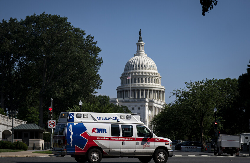 "لا أريد أن أموت".. الكلمات الأخيرة لمساعدة نائب أمريكي قبل احتراقها