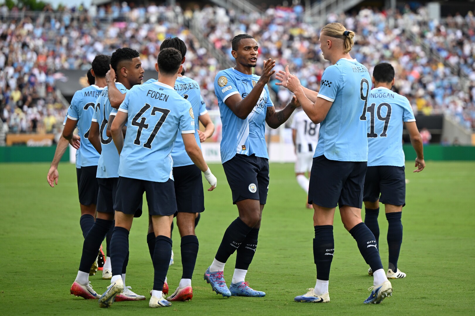 إنتر ميلان يضم لاعب مانشستر سيتي في اليوم الأخير من الميركاتو