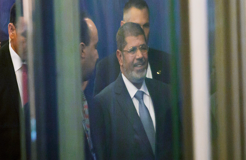 مصر.. ساويرس يثير الجدل مجددا بتدوينة عن "ديموقراطية الإخوان"