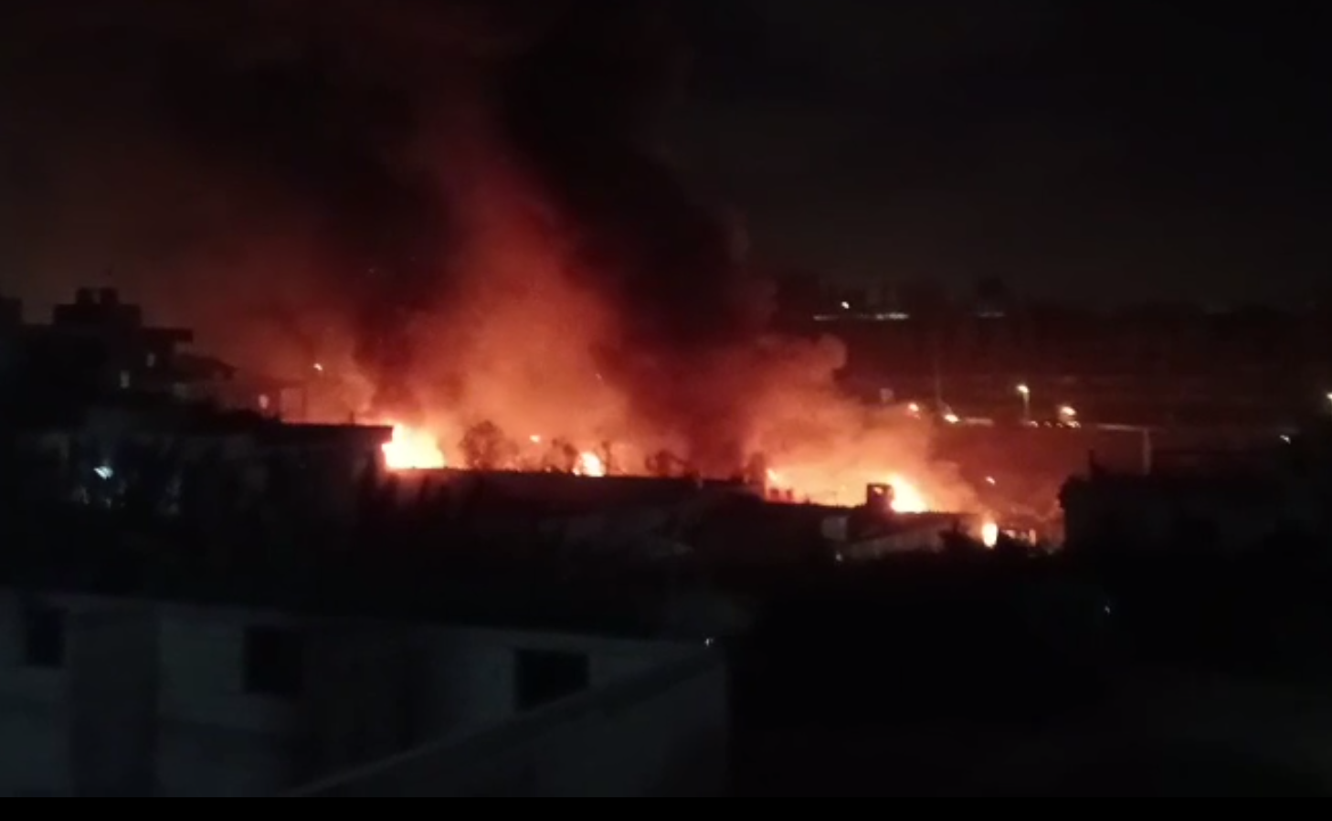 مراسلنا: غارات إسرائيلية عنيفة تستهدف جنوب لبنان وتخلف أضرارا مادية ضخمة في بلدة أنصارية (فيديوهات)