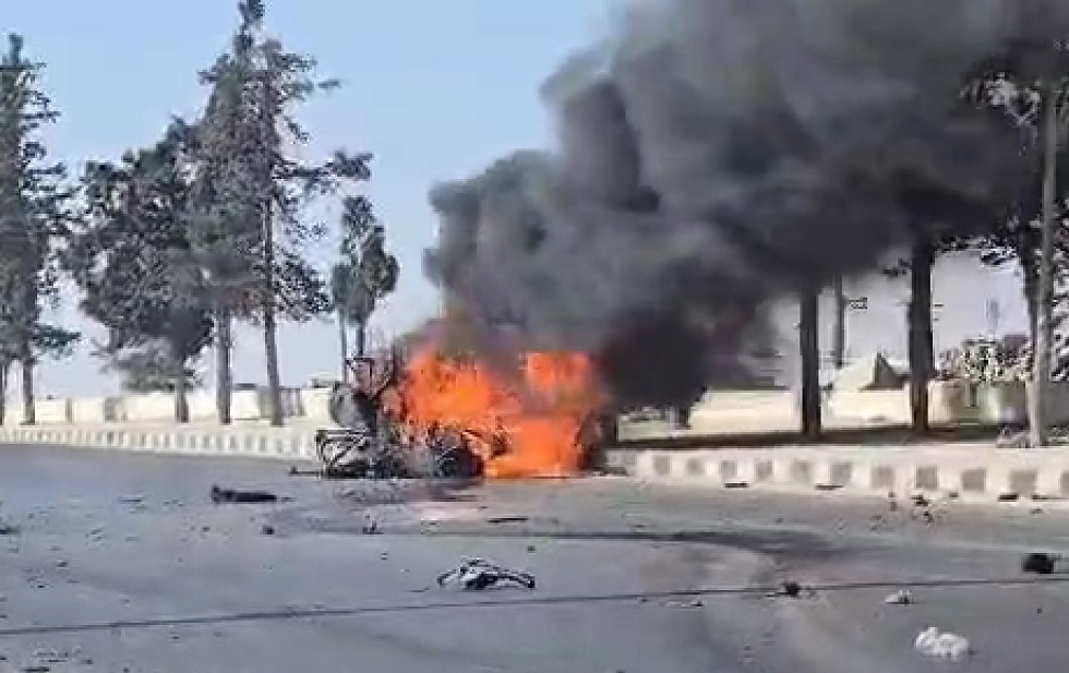 "سانا": مسيّرة تستهدف سيارة مدنية على طريق مطار حلب في سوريا (فيديو)