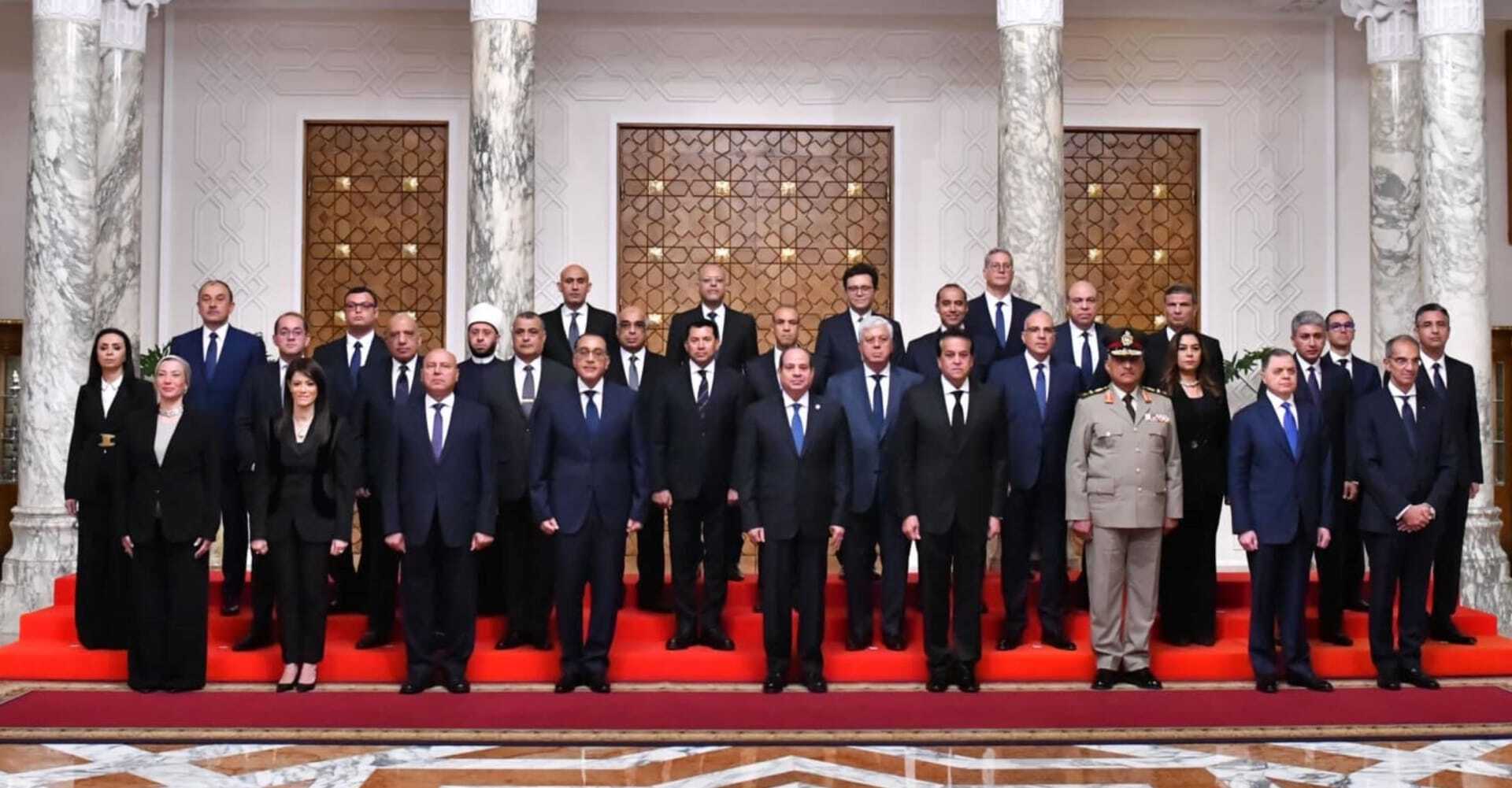 مصر.. الحكومة بين أزمة الكوبري وتحركات الإخوان وصراع الخطابات