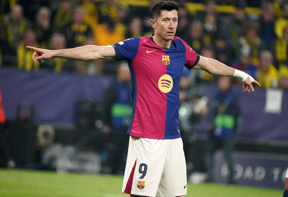 برشلونة يصدم ليفاندوفسكي