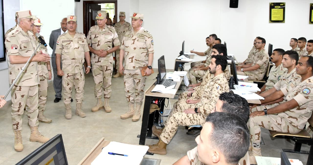 بيانات إسرائيلية في خلفية فيديو للجيش المصري تثير تفاعلا
