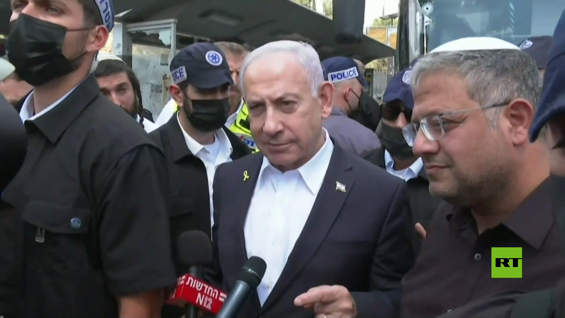 نتنياهو يزور موقع الهجوم على حافلة في القدس
