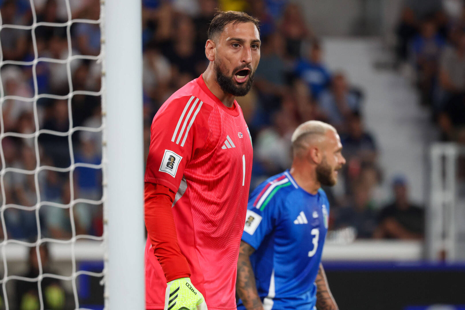 بالفيديو.. حارس إيطاليا ينجو من خطأ غريب ضد إسرائيل في تصفيات كأس العالم