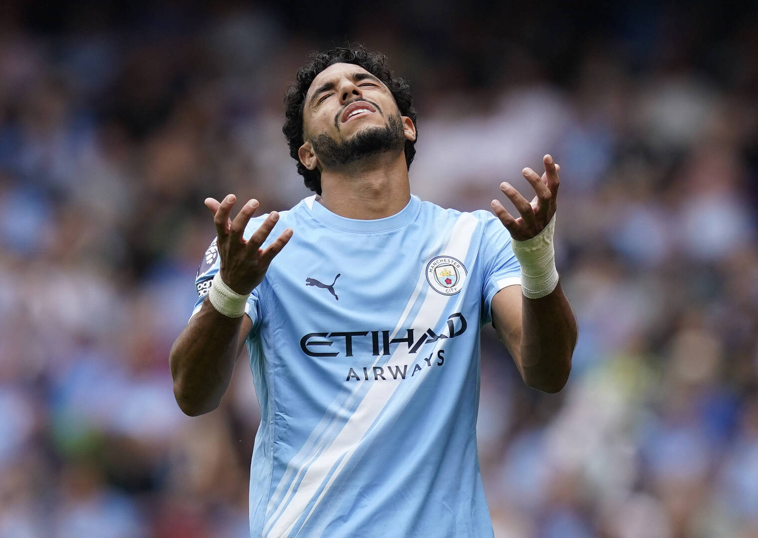 بعد إصابته مع المنتخب.. مشاركة مرموش أمام اليونايتد "معلقة"