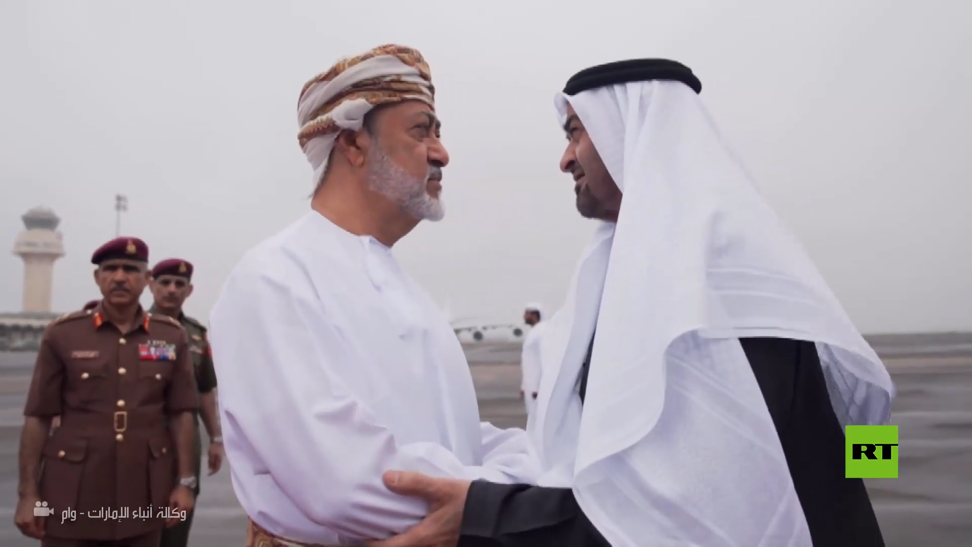 رئيس الإمارات يصل إلى صلالة في زيارة أخوية لسلطنة عمان