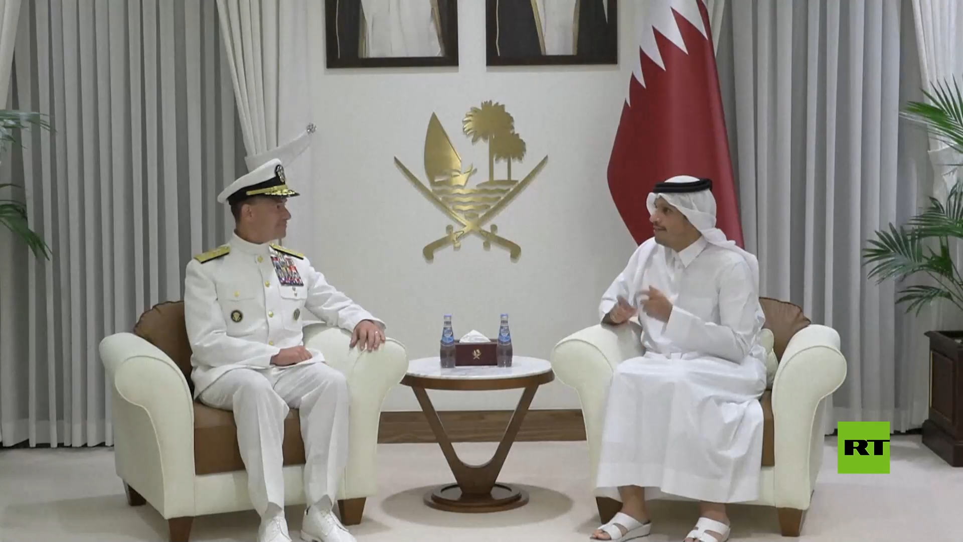 مشاهد من لقاء رئيس الوزراء القطري بقائد القيادة المركزية الأمريكية في الدوحة