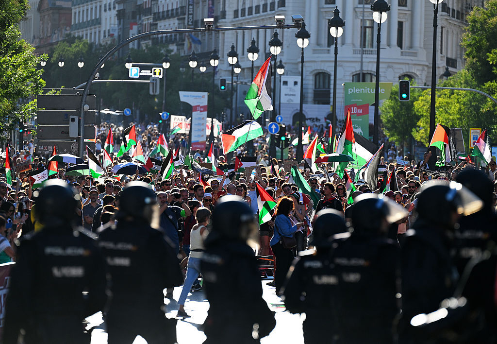 أكثر من 100 ألف شخص يشاركون في احتجاجات مدريد الداعمة لفلسطين (فيديو)
