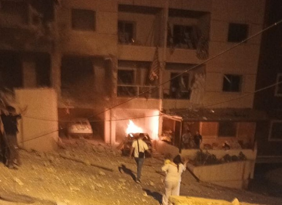 الجيش الإسرائيلي يشن هجوما على مبنى في مدينة النبطية اللبنانية بحجة وجود مقر لـ"حزب الله"(صور+فيديو)