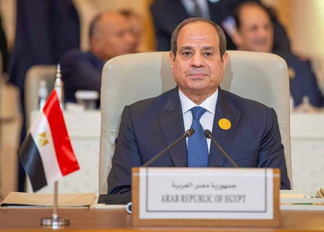 محللون مصريون يشيرون إلى "خطوط حمراء" رسمها السيسي لإسرائيل أمام قمة الدوحة