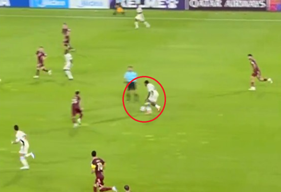 برغوين يهز شباك العين الإماراتي بهدف مذهل (فيديو)