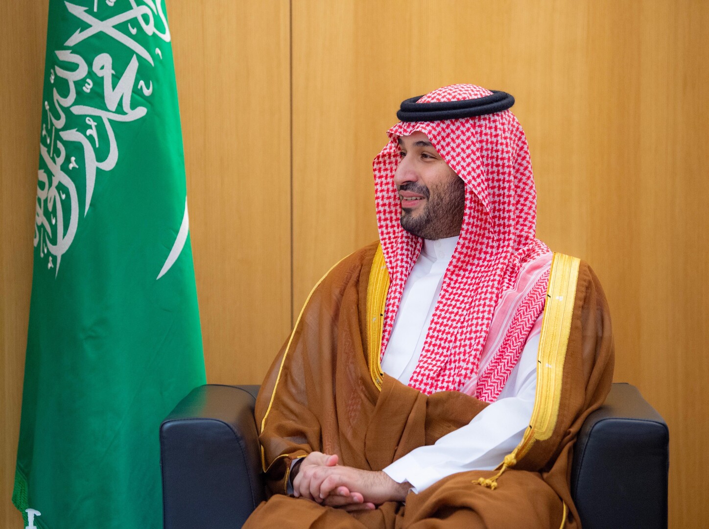 ولي عهد السعودية ووزير الدفاع يستقبلان أمين عام المجلس الأعلى للأمن القومي الإيراني.. ماذا بحثوا؟