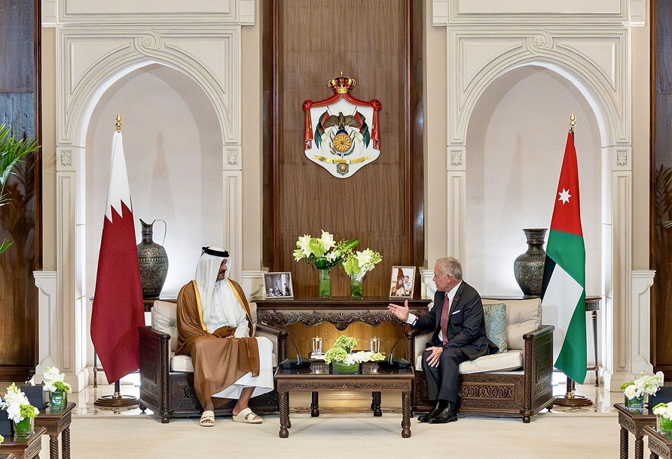 ملك الأردن مرحبا بضيفه أمير قطر: "حياك الله أخي"