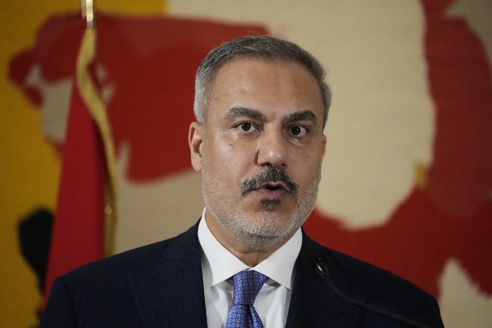 وزير الخارجية التركي محذرا: سوريا في خطر