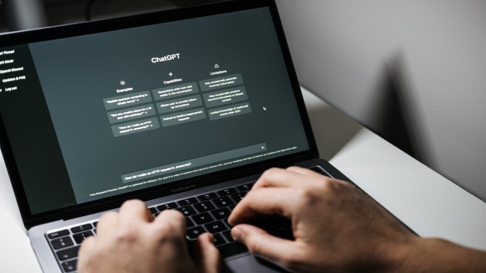 دراسة: ChatGPT أصبح أداة أساسية للمعلومات والإرشاد لدى الشباب والبالغين