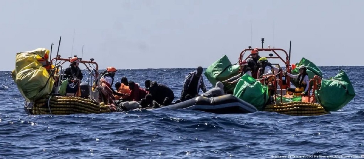مقتل 19 شخصا على الأقل وفقدان 42 آخرين جراء غرق قارب يحمل مهاجرين قبالة السواحل الليبية