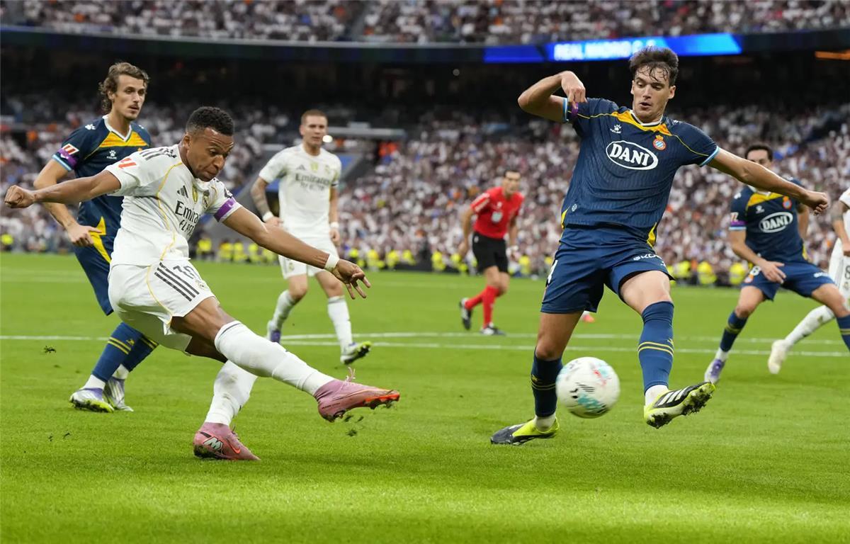 واقعة مثيرة للجدل توحد جماهير ريال مدريد وإسبانيول بطلها برشلونة