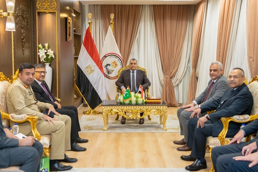 مصر وباكستان تبحثان التعاون في التصنيع العسكري